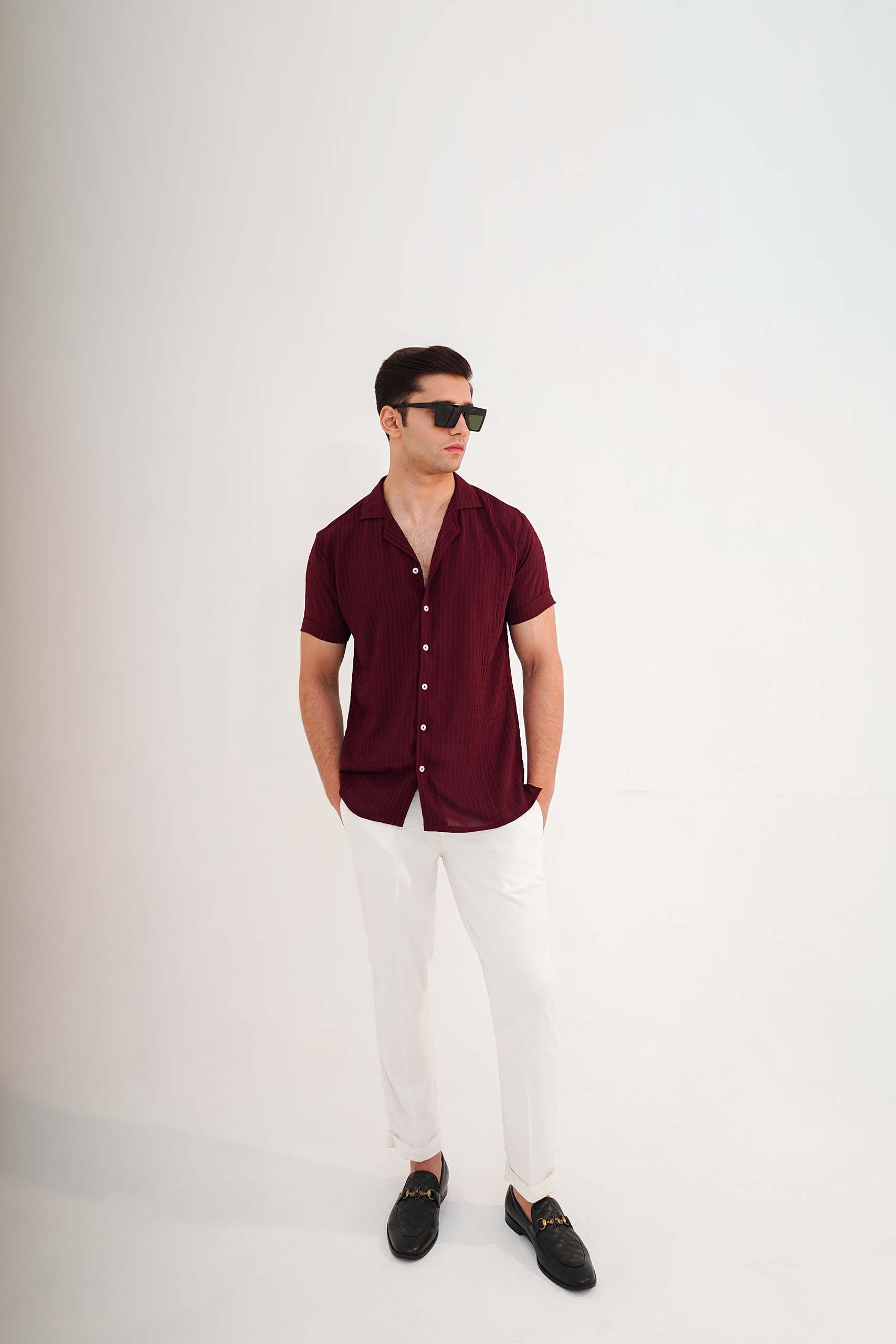White shirt, burgundy pants and sand bag | Just a Pretty Style | Style,  Fashion, Stylish